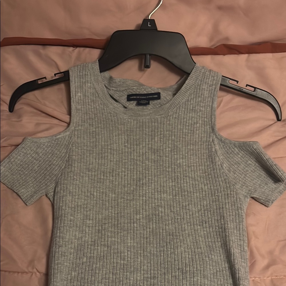 American Eagle Outfitters Gray Cold Shoulder Tee